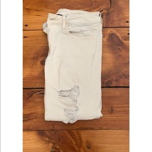 Cream colored American Eagle jegging skinny jeans